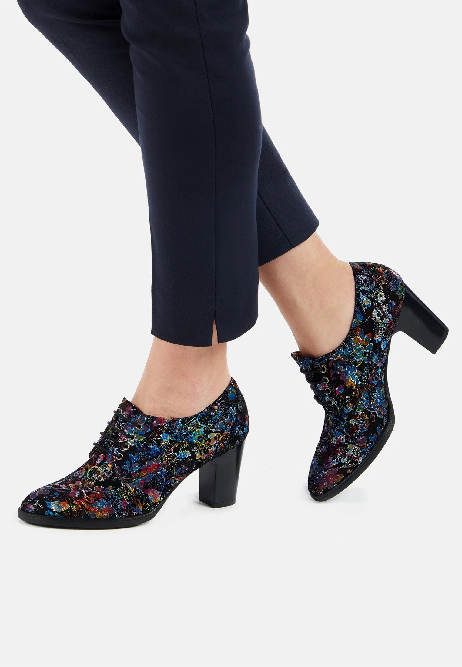 Roulette - Black Flower - Women's leather heeled oxford lace-up - Image 8